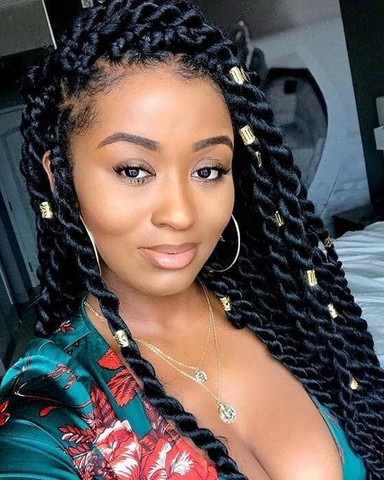 Mid-Back Twists Adorned With Gold Beads Mid-Back Twists Adorned With Gold Beads — Classy Senegalese Twists