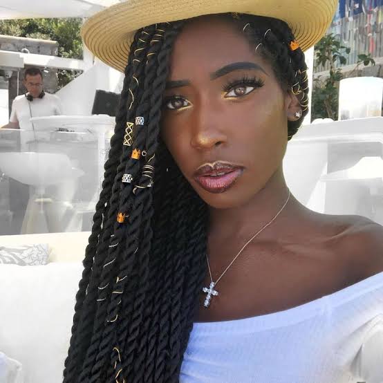 Mid-Back Twists With Dark Brown and Blonde Highlights Mid-Back Twists With Dark Brown and Blonde Highlights — Classy Senegalese Twists