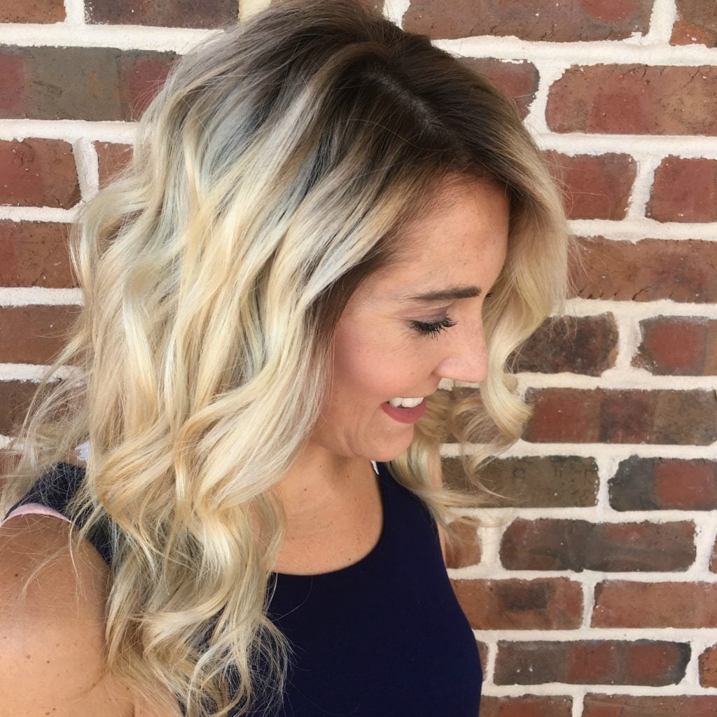 Dark Roots Blending into Blonde Wavy Hair Dark Roots Blending into Blonde Wavy Hair — Classy Shadow Root