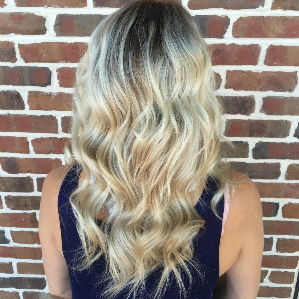 Long Wavy Hair with Shadow Root from Behind Long Wavy Hair with Shadow Root from Behind — Classy Shadow Root