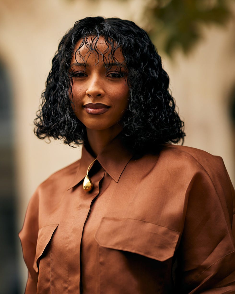 Black Bob With Wet-Look Curls Black Bob With Wet-Look Curls — Classy Short Hair Haircuts