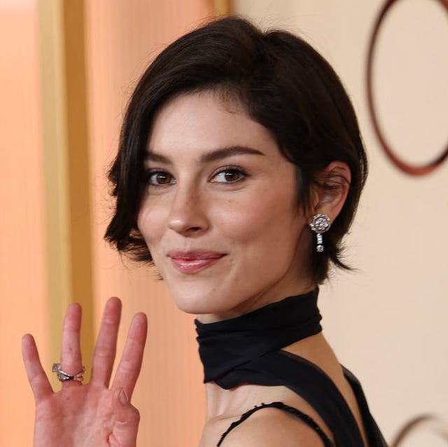Sharp Dark Brown Bob With Clean Lines Sharp Dark Brown Bob With Clean Lines — Classy Short Hair Haircuts