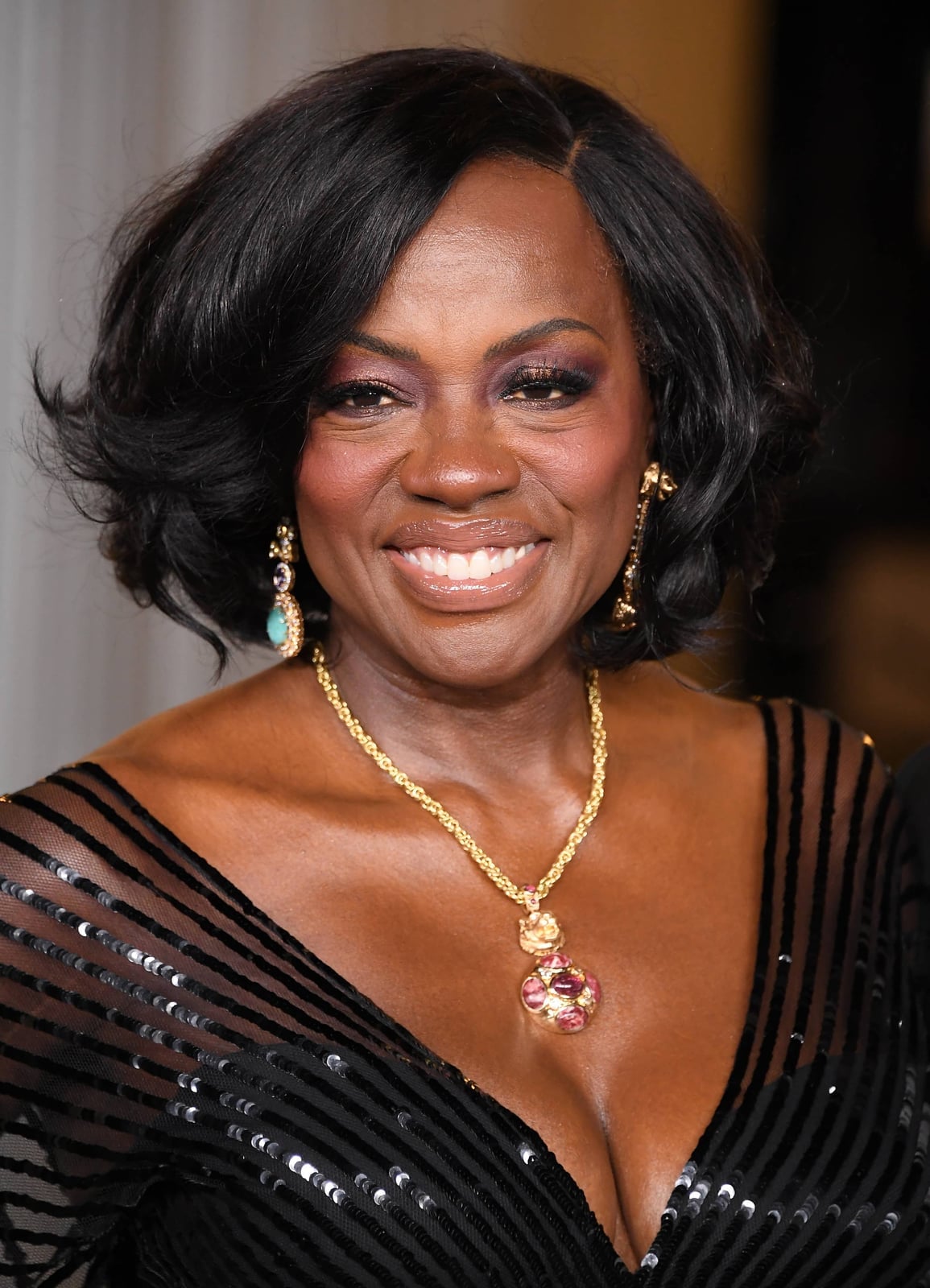 Thick Wavy Bob With Middle Part Thick Wavy Bob With Middle Part — Classy Short Haircuts