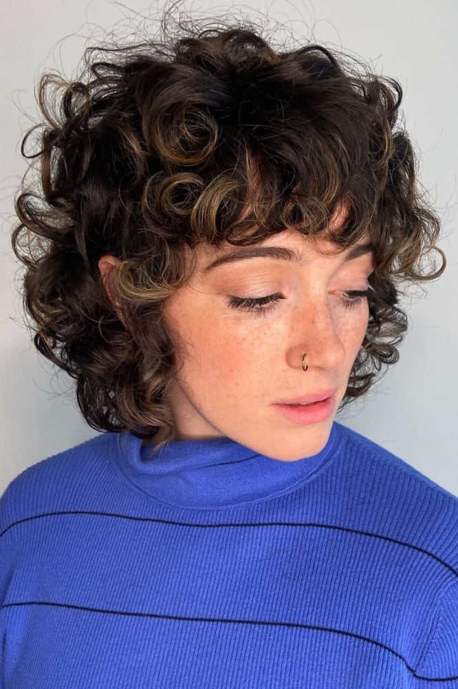 Collarbone Shag With Wispy Bangs And Curly Texture Collarbone Shag With Wispy Bangs And Curly Texture — Classy Short Shaggy Haircut