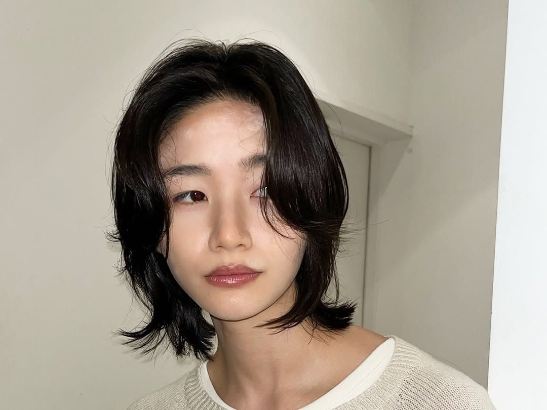 Chin Length Ash Blonde Wolf Cut With Tousled Texture — Classy Short Wolf Cut