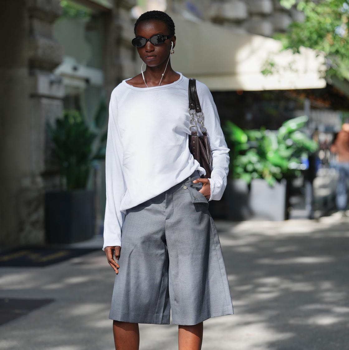 Grey Wide-Leg Culotte Shorts with an Oversized Shirt Grey Wide-Leg Culotte Shorts with an Oversized Shirt — Classy Shorts Outfits