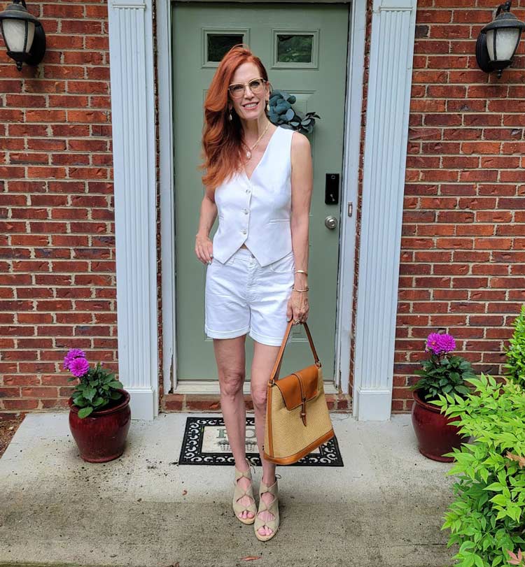 White Denim Shorts with a White Linen Vest White Denim Shorts with a White Linen Vest — Classy Shorts Outfits