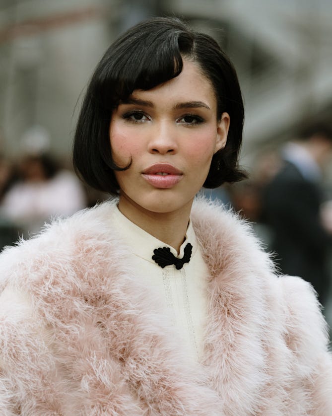 Chin Length Bob With Side Swept Bangs Chin Length Bob With Side Swept Bangs — Classy Side Bangs