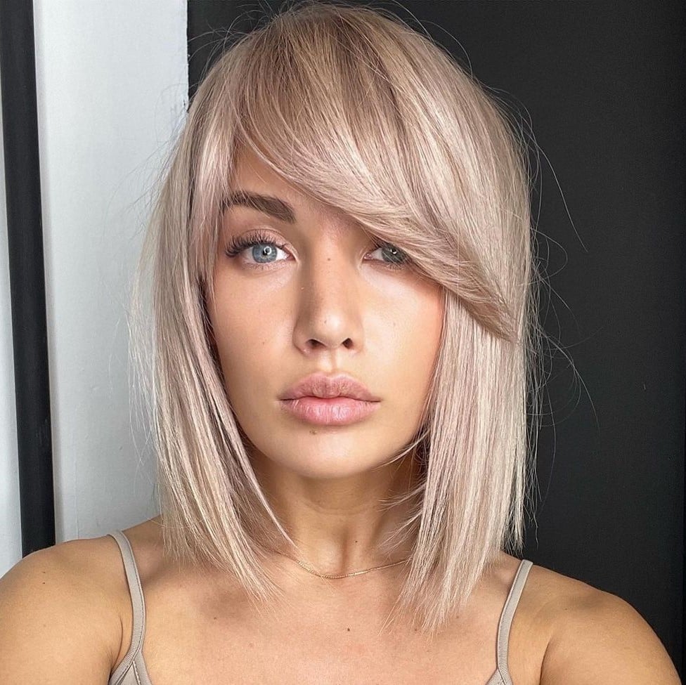 Platinum Chin Bob With Dramatic Side Bangs Platinum Chin Bob With Dramatic Side Bangs — Classy Side Bangs Hairstyles