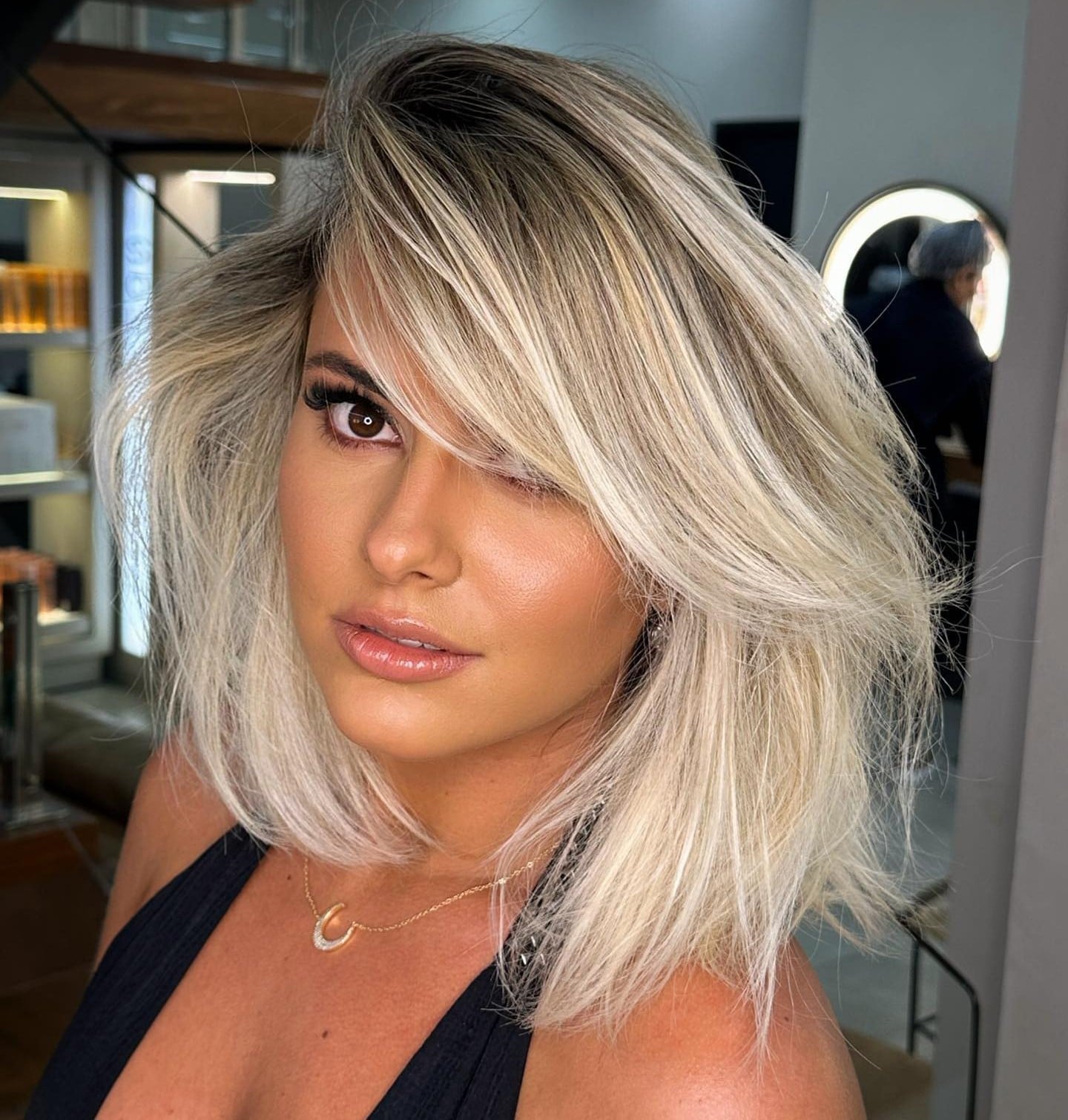 Collarbone Layers With Wavy Side Swept Bangs Collarbone Layers With Wavy Side Swept Bangs — Classy Side Part Bangs