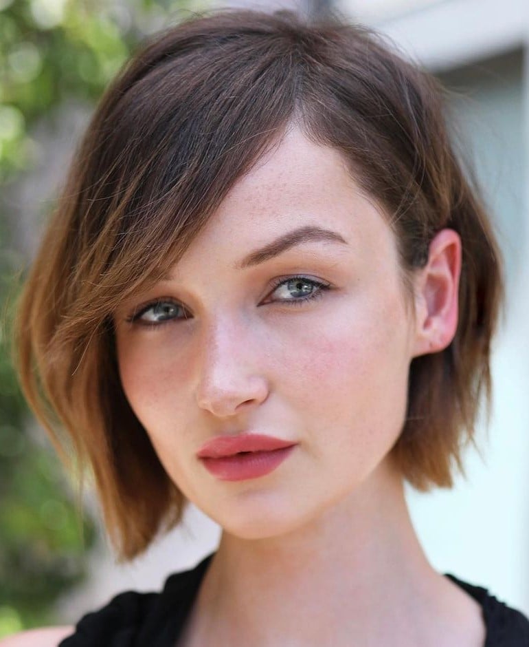 Medium Brown Bob With Flowing Side Bangs Medium Brown Bob With Flowing Side Bangs — Classy Side Part Bangs