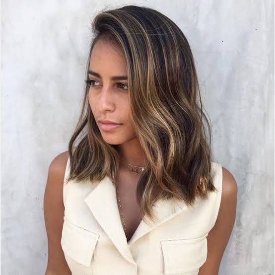 Collarbone Dark Brown Lob With Lived-In Highlights — Classy Side Part Hairstyles