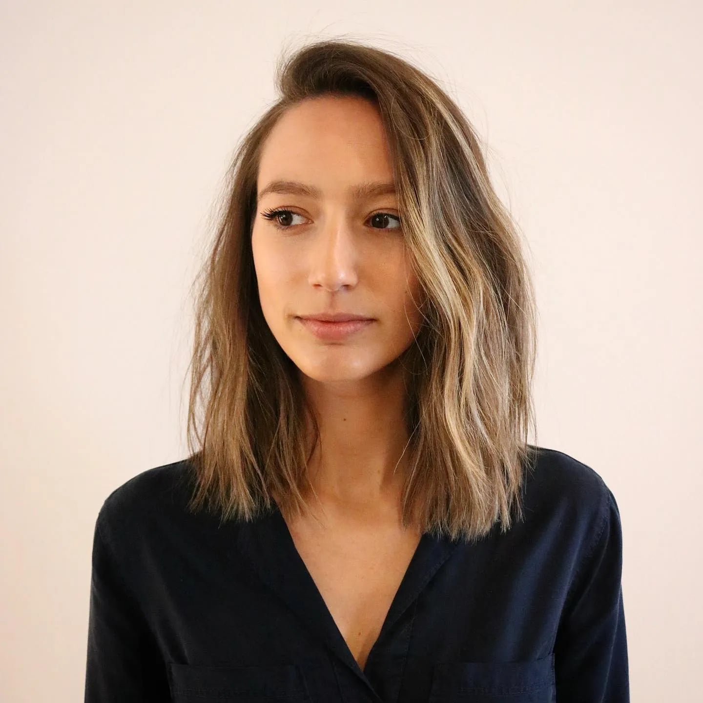 Collarbone Brown Lob Air-Dried Waves — Classy Side Part Hairstyles