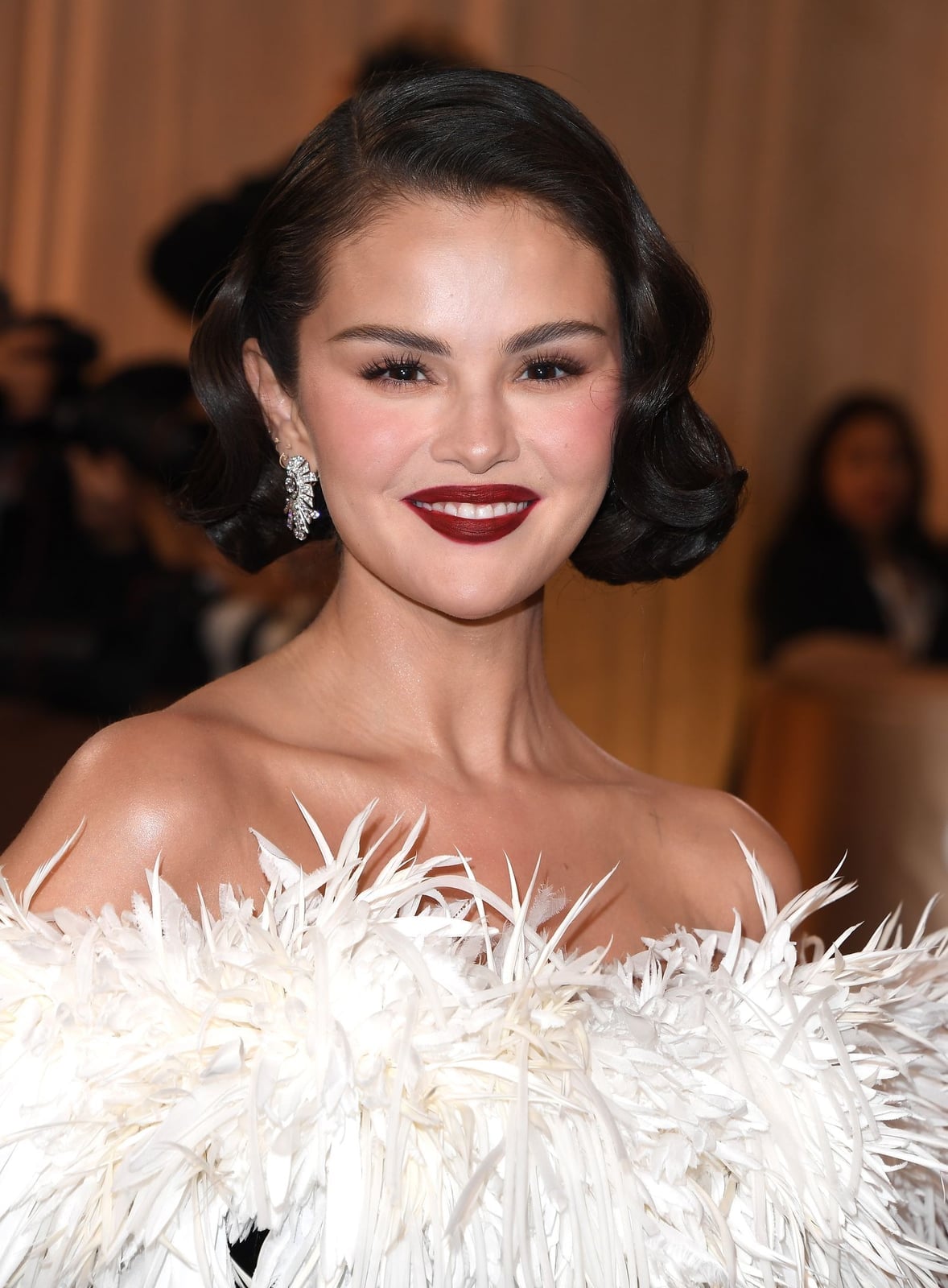 Chin Length Bob Caramel Highlights — Classy Side Part Hairstyles