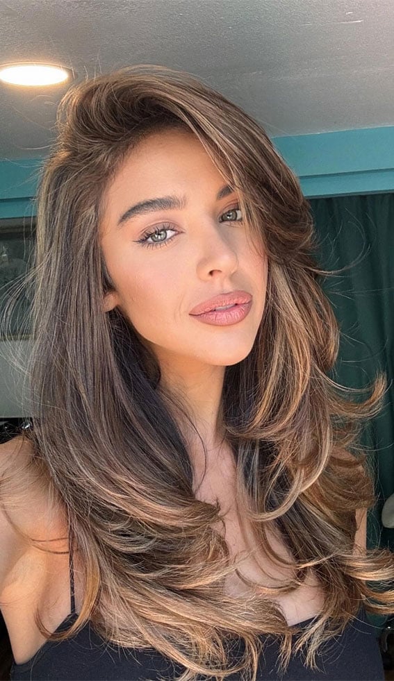 Mid-Back Medium Brown Wavy Blowout With Curtain Bangs — Classy Side Part Hairstyles
