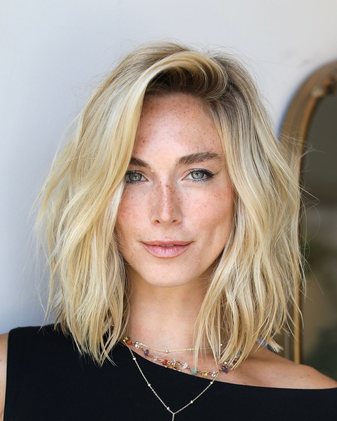 Collarbone Blonde Balayage Wavy Blowout — Classy Side Part Hairstyles