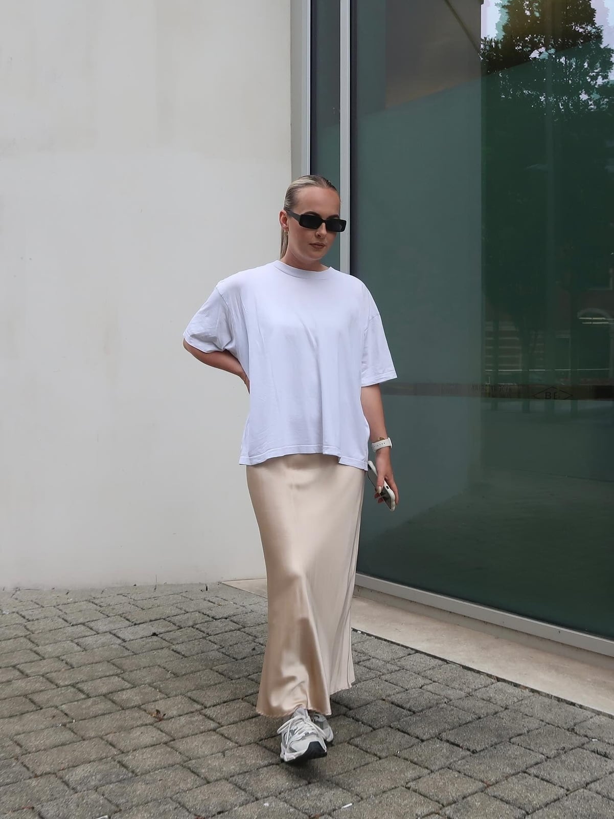 Beige Silk Satin Maxi Skirt with an Oversized White T-Shirt Beige Silk Satin Maxi Skirt with an Oversized White T-Shirt — Classy Silk Skirt Outfit