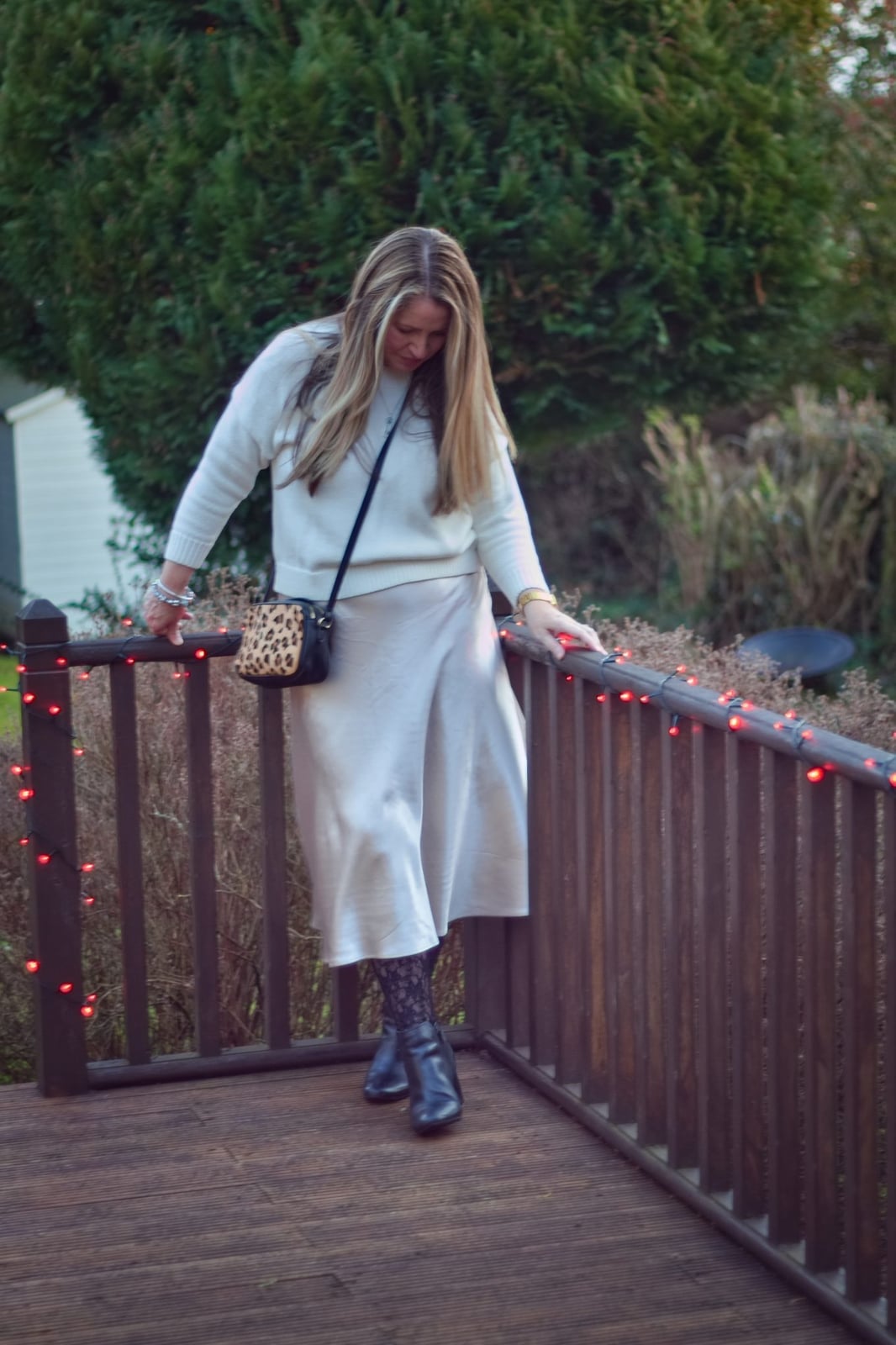 Cream Bias-Cut Silk Satin Midi Skirt with a Patterned Crossbody Bag Cream Bias-Cut Silk Satin Midi Skirt with a Patterned Crossbody Bag — Classy Silk Skirt Outfit