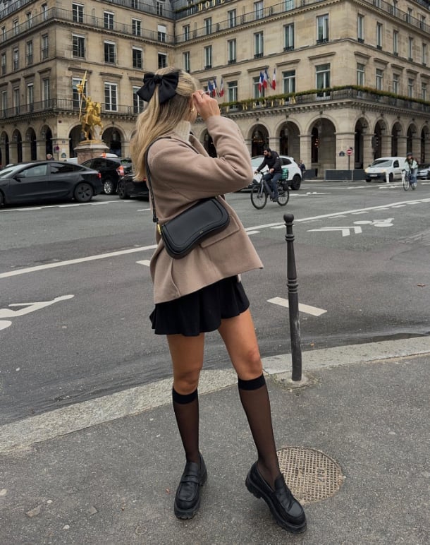 Black Pleated Mini Skirt With Oversized Blazer Black Pleated Mini Skirt With Oversized Blazer — Classy Skirt Outfits