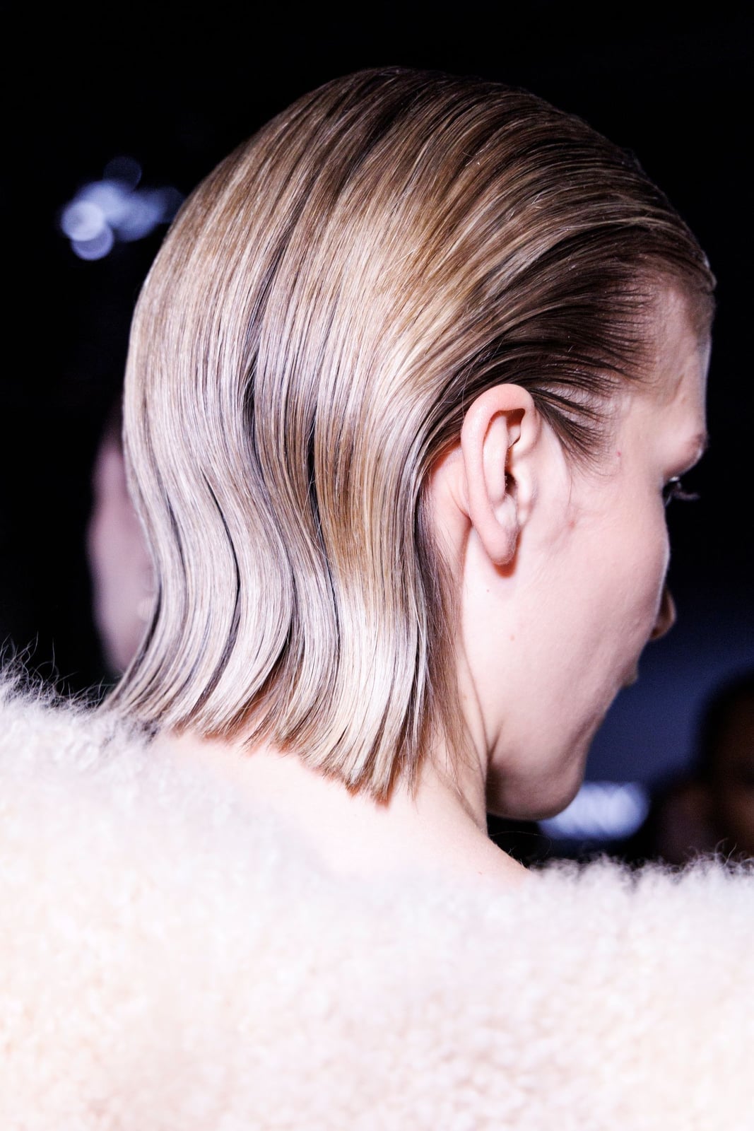 Blonde Wet Look Collarbone Bob Blonde Wet Look Collarbone Bob — Classy Slicked Back Hair