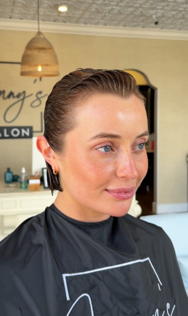 Light Brown Ear Length Sleek Bob Light Brown Ear Length Sleek Bob — Classy Slicked Back Hair