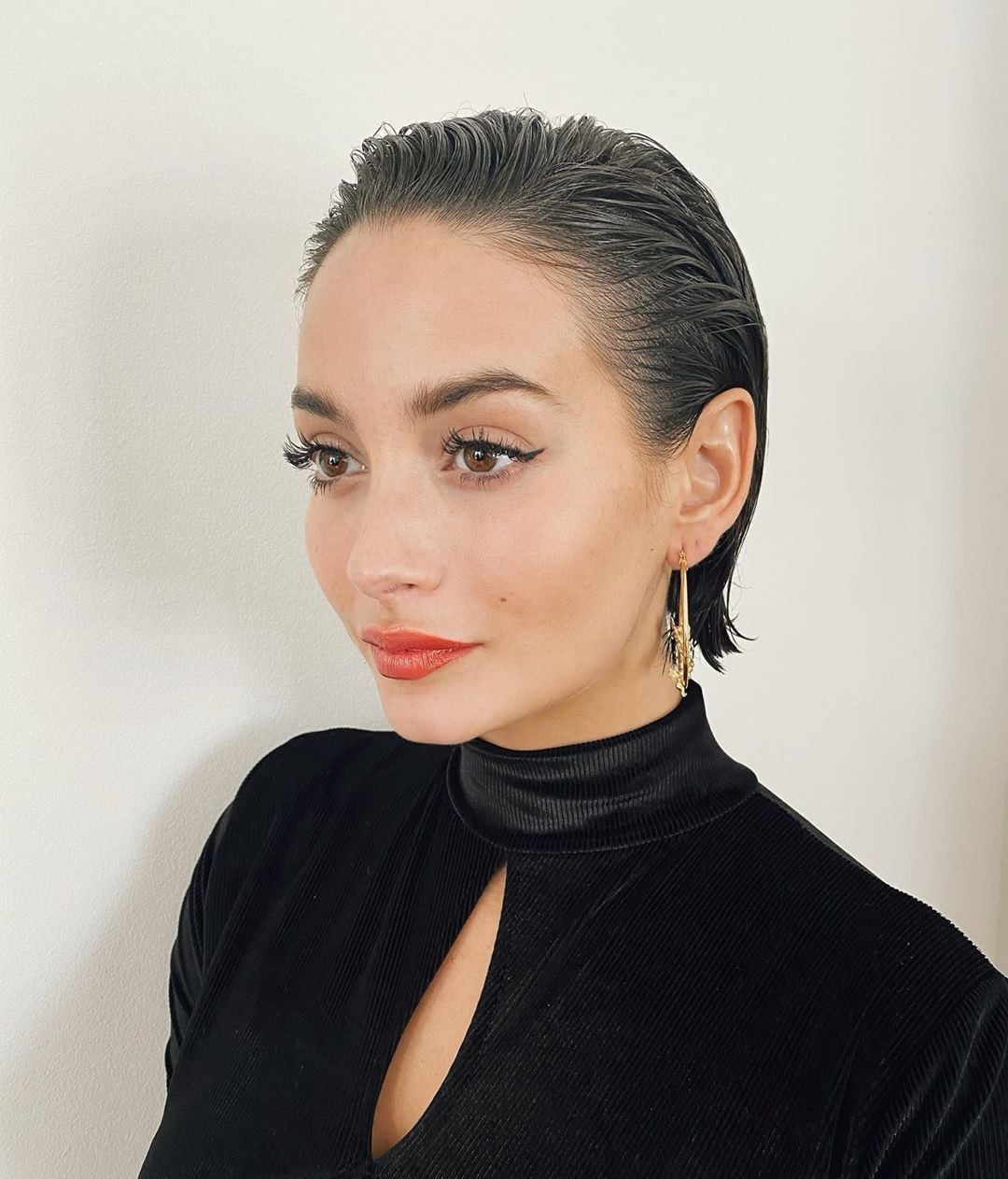 Dark Blonde Ear Length Wet Look Bob Dark Blonde Ear Length Wet Look Bob — Classy Slicked Back Hair