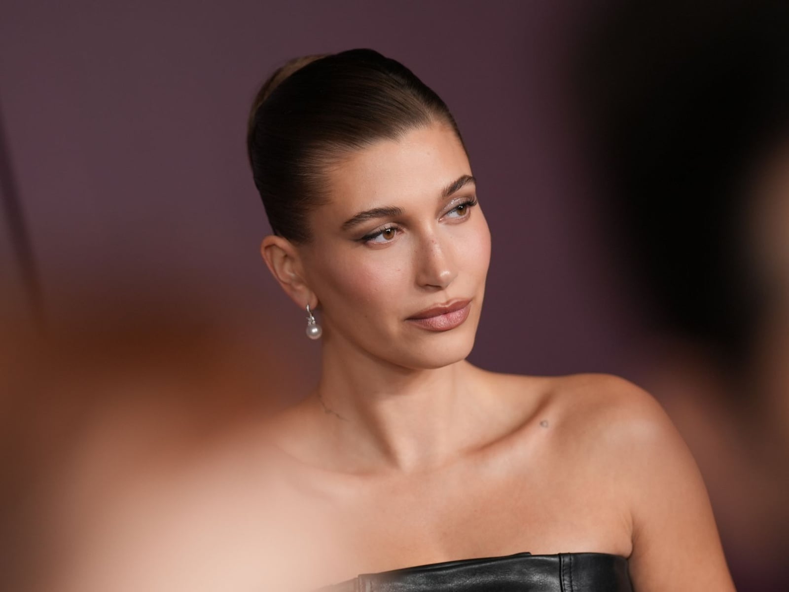 Sleek High Bun With Middle Part Sleek High Bun With Middle Part — Classy Slicked Back Hair