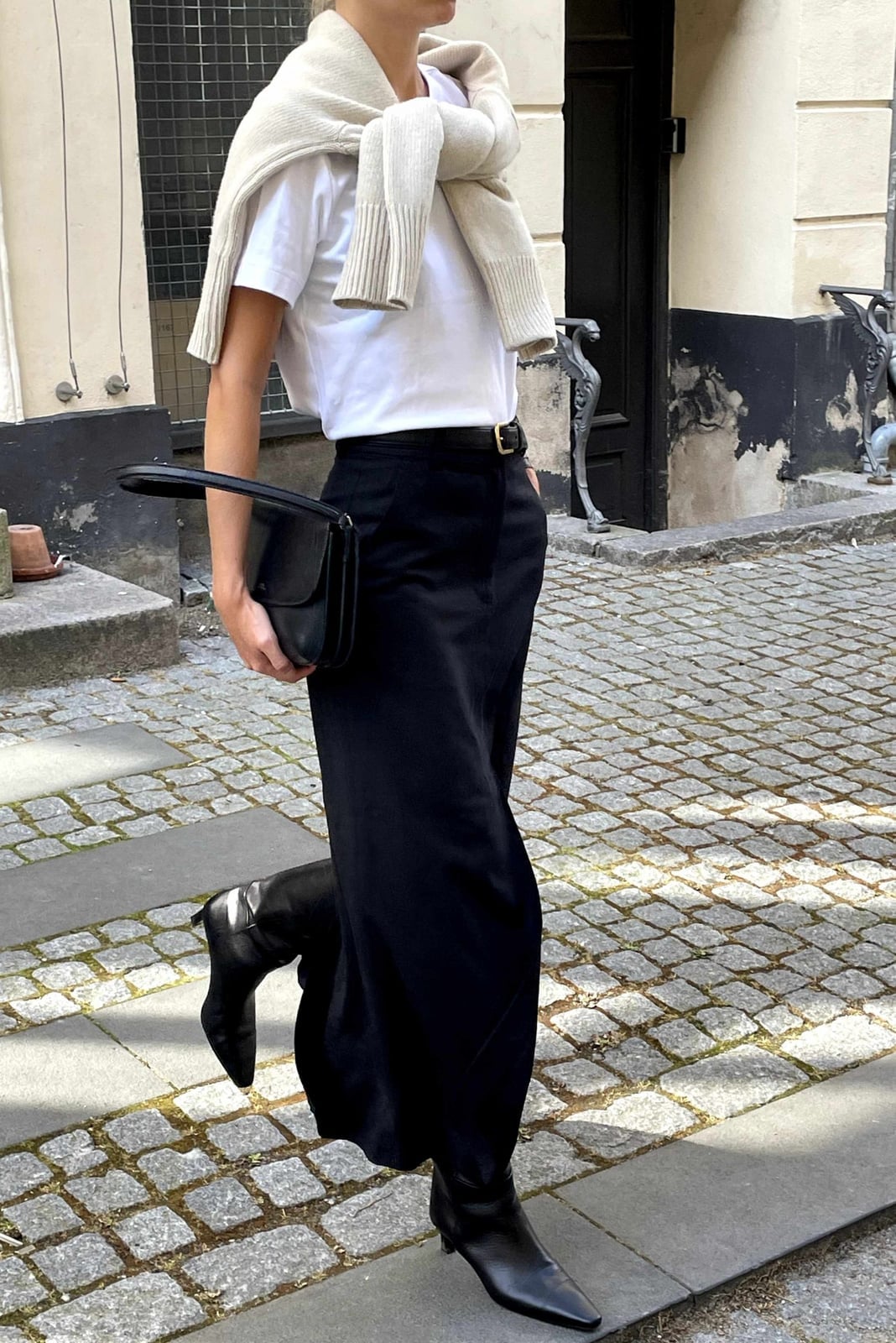 Black Midi Skirt with T-Shirt and Sweater Black Midi Skirt with T-Shirt and Sweater — Classy Slip Skirt Outfits
