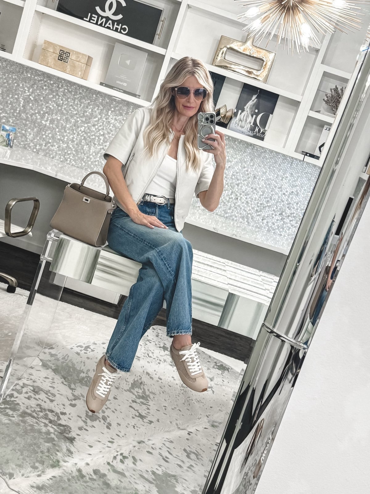 Beige Sneakers With White Jacket and Straight Leg Jeans Beige Sneakers With White Jacket and Straight Leg Jeans — Classy Sneakers Outfits