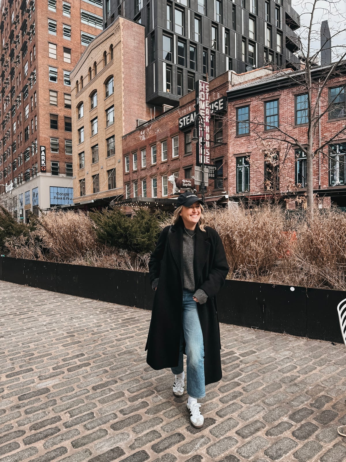 Grey Sneakers With Oversized Black Coat Grey Sneakers With Oversized Black Coat — Classy Sneakers Outfits