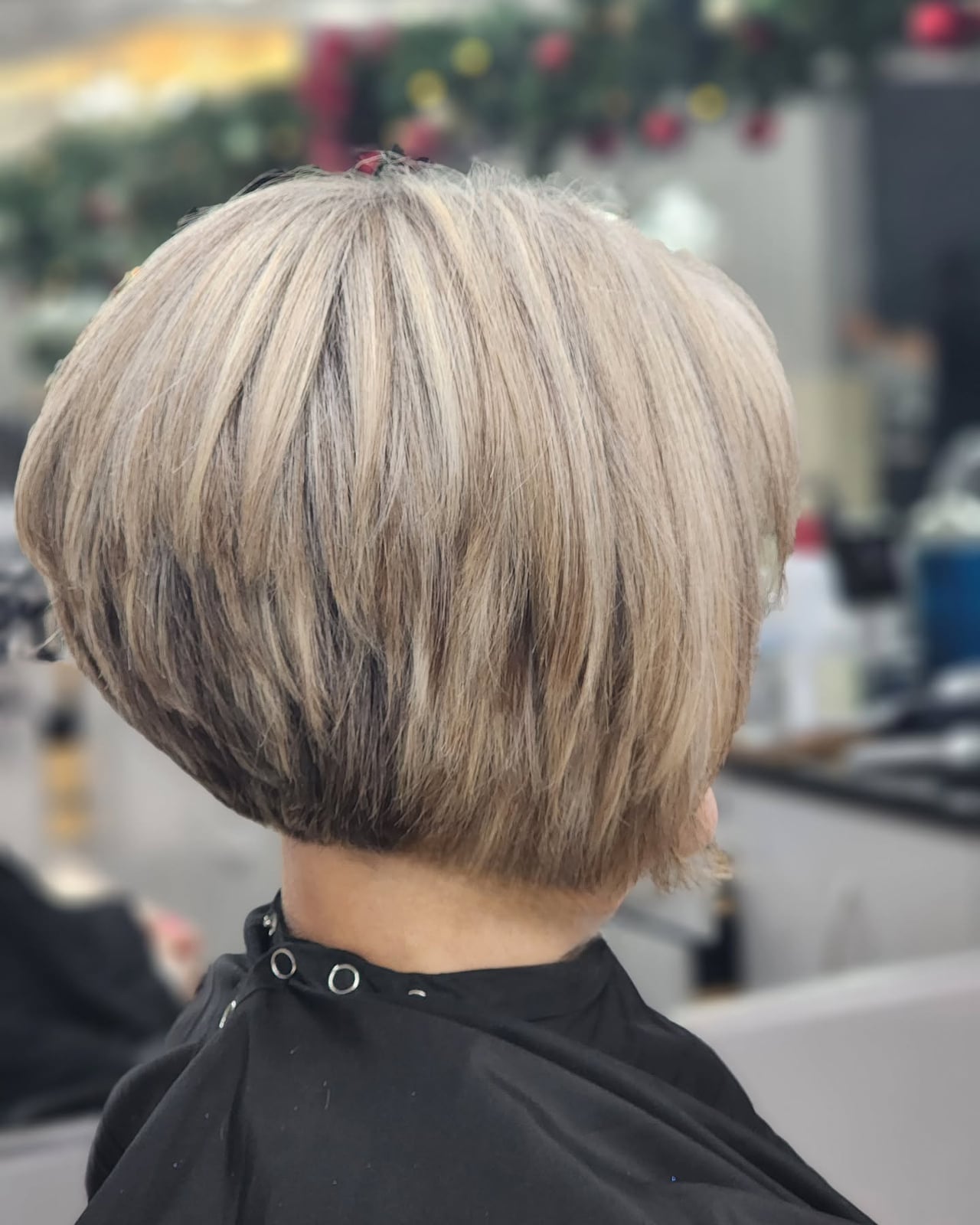 Neck-Length Stacked Bob With Rounded Shape, Ash Blonde — Classy Stacked Bob