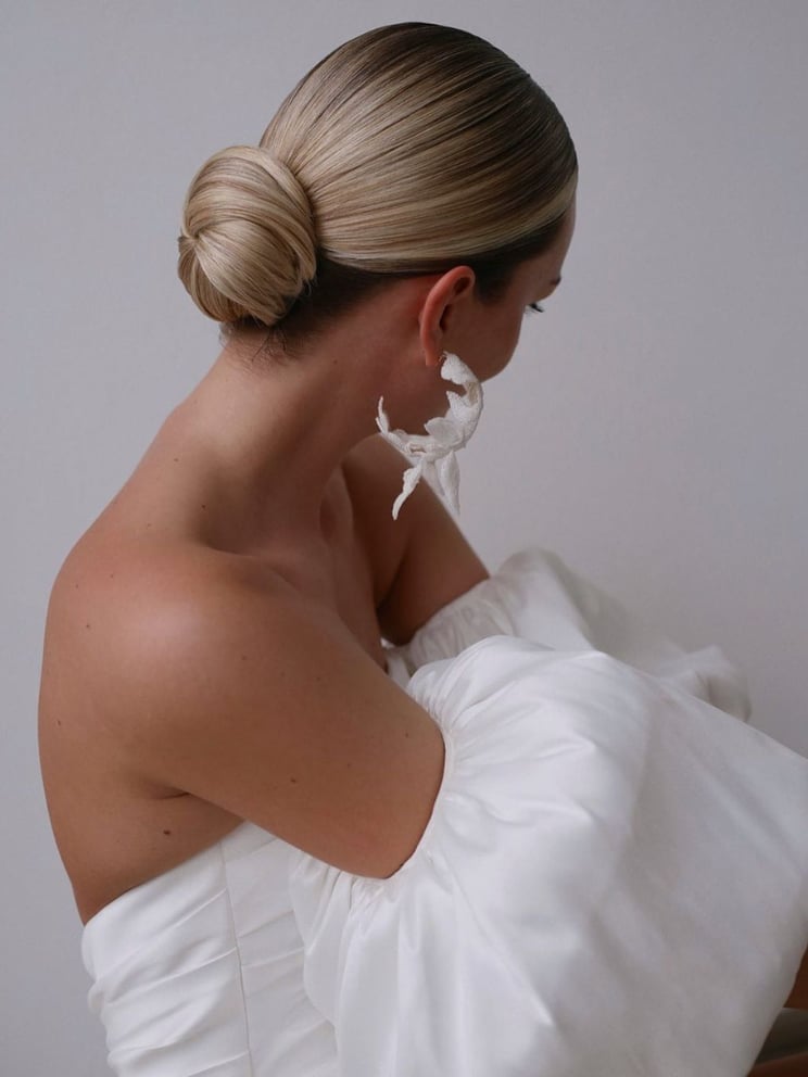 Sleek Chin Length Blonde Low Bun — Classy Strapless Dresses Hairstyles