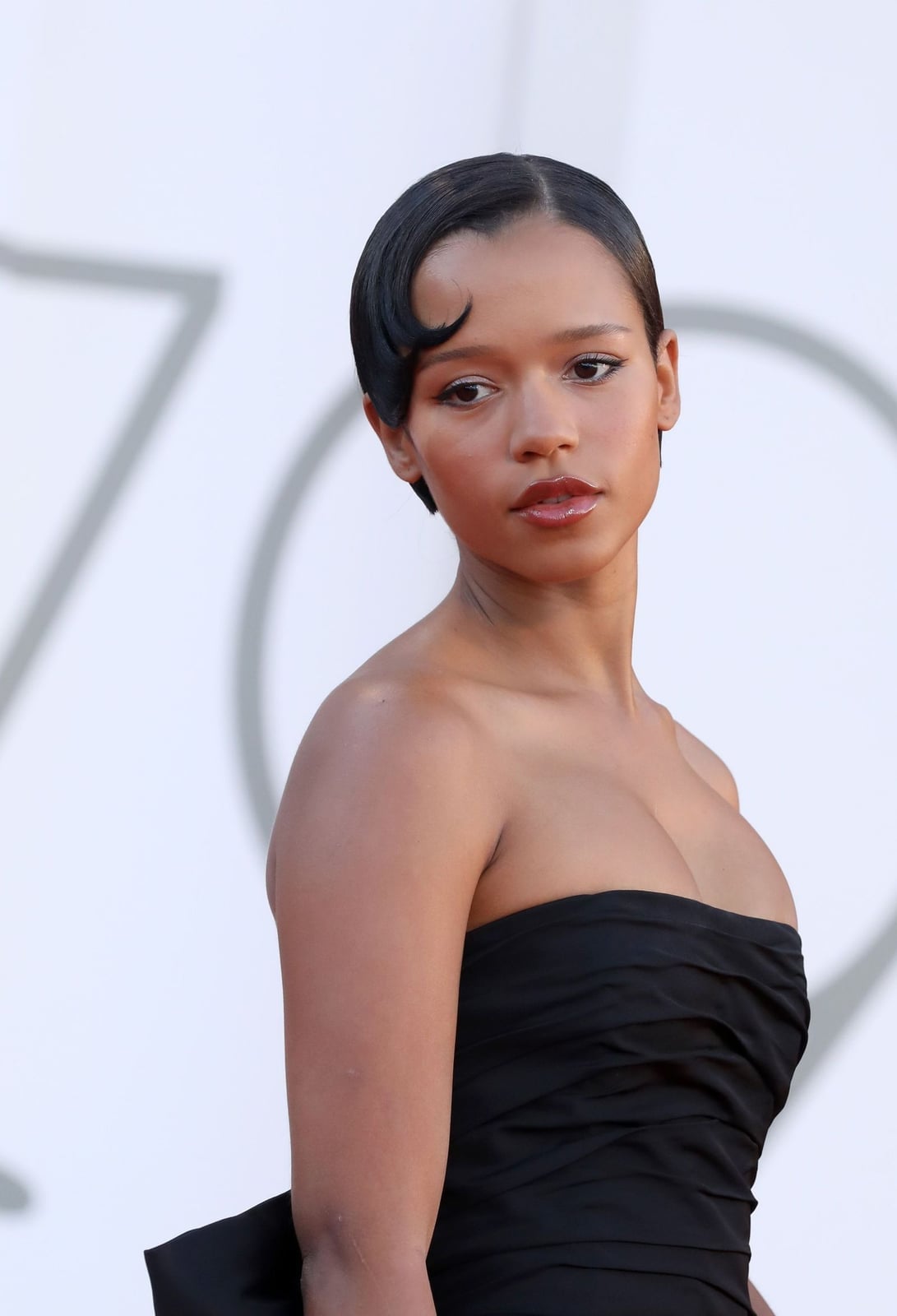 Sleek Chin Length Bob With Side-Swept Bangs — Classy Strapless Dresses Hairstyles