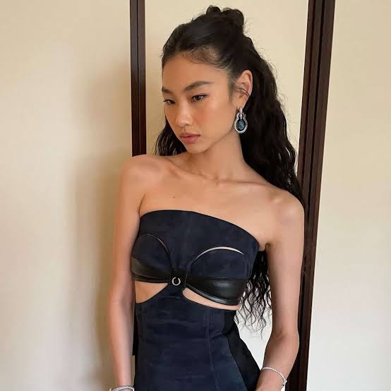 Mid-Back Half-Up Half-Down Ponytail — Classy Strapless Dresses Hairstyles