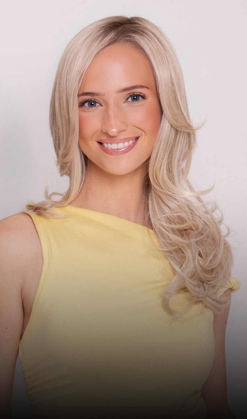 Collarbone Ash Blonde With Curtain Bangs, Wavy Collarbone Ash Blonde With Curtain Bangs, Wavy — Classy Styling Wig