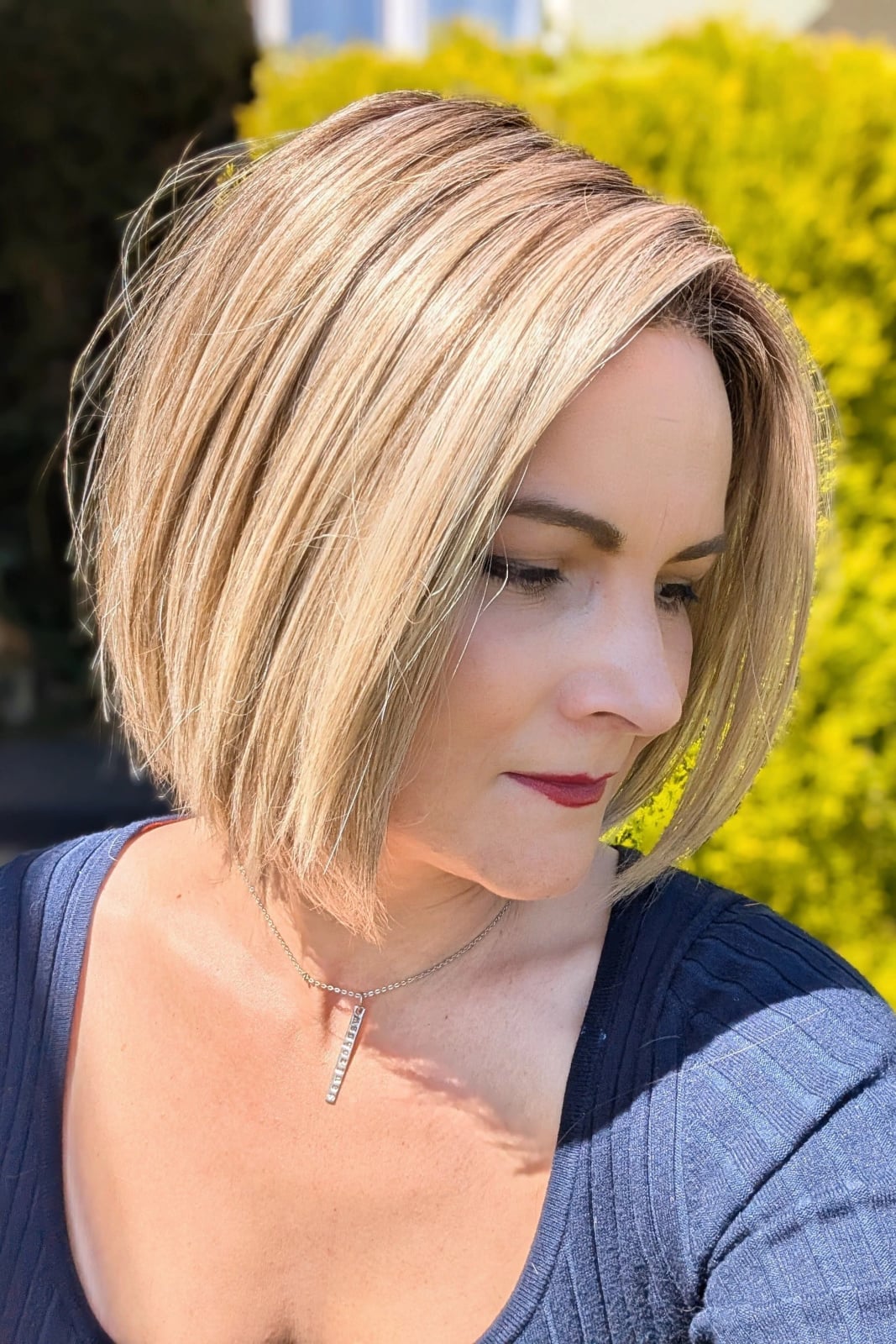 Blonde Collarbone Bob With Root Shadow Blonde Collarbone Bob With Root Shadow — Classy Styling Wig