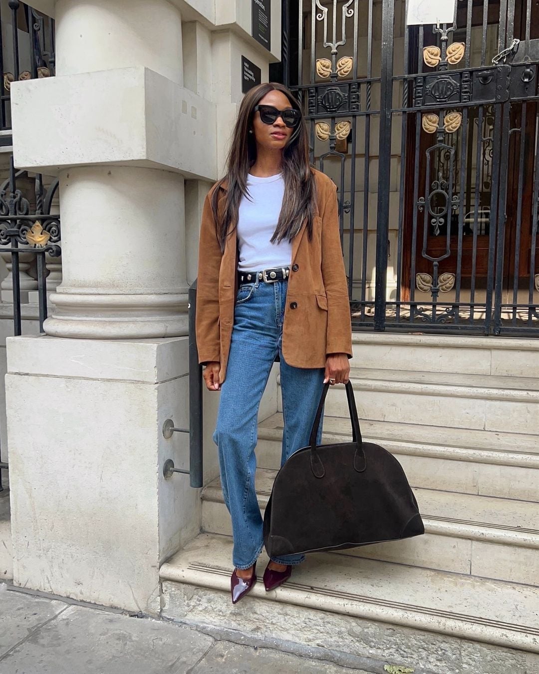 Oversized Brown Suede Blazer with White T-Shirt and Straight-Leg Jeans — Classy Suede Jacket Outfits