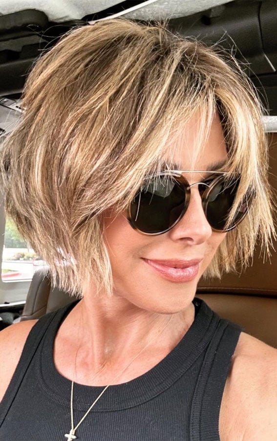 Collarbone Ash Blonde Bob With Textured Layers — Classy Textured Haircuts