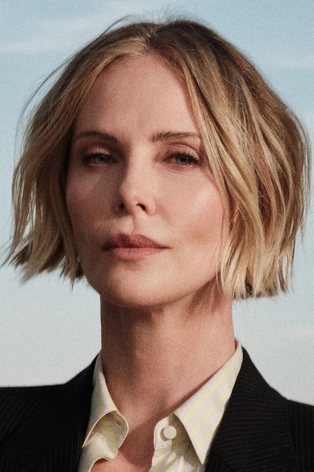Blonde Bob With Soft Loose Waves Blonde Bob With Soft Loose Waves — Classy Thinning Hair