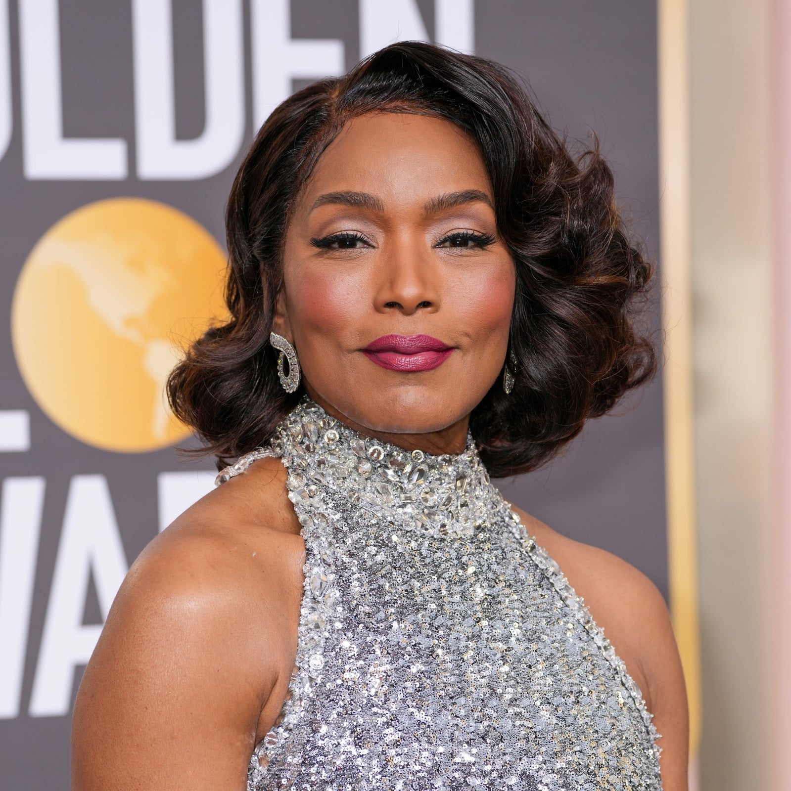 Collarbone Layered Bob With Voluminous Curls Collarbone Layered Bob With Voluminous Curls — Classy Thinning Hair