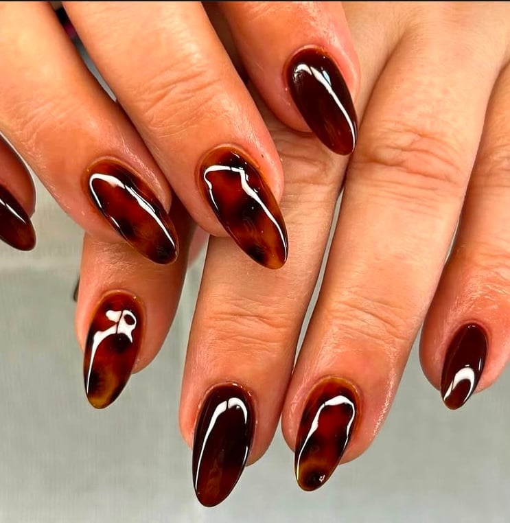 Medium Almond Nails With Classic Tortoise Swirls — Classy Tortoise Shell Nails