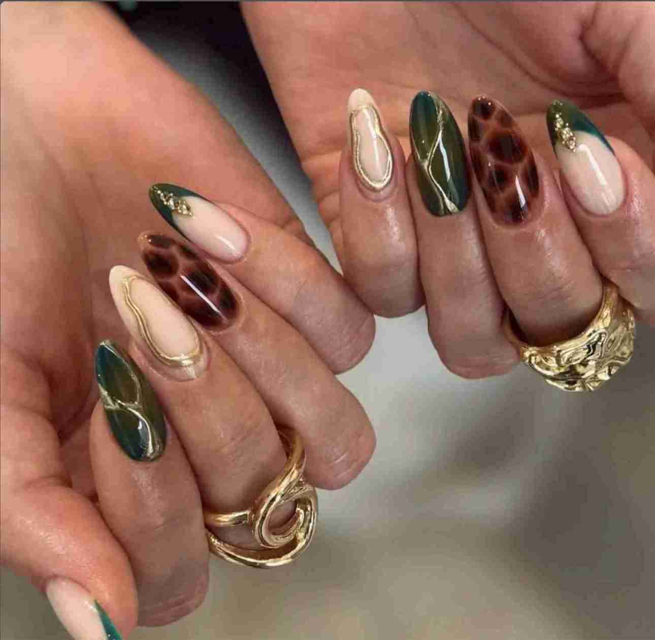 Medium Almond Nails With Tortoise And Gold Foil — Classy Tortoise Shell Nails