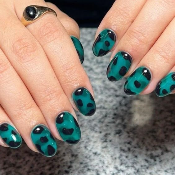 Short Oval Square Nails With Tortoise Accents — Classy Tortoise Shell Nails