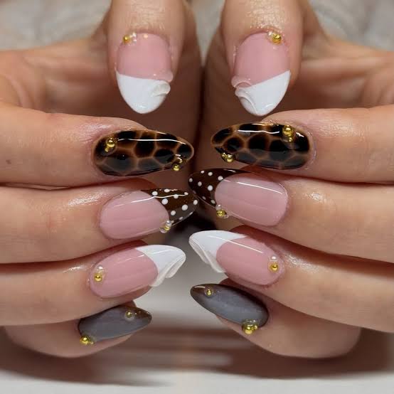 Short Oval Nails With Tortoise And Polka Dots, Close-Up Take — Classy Tortoise Shell Nails