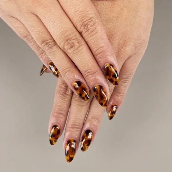 Short Oval Nails With Deep Tortoise Pattern — Classy Tortoise Shell Nails