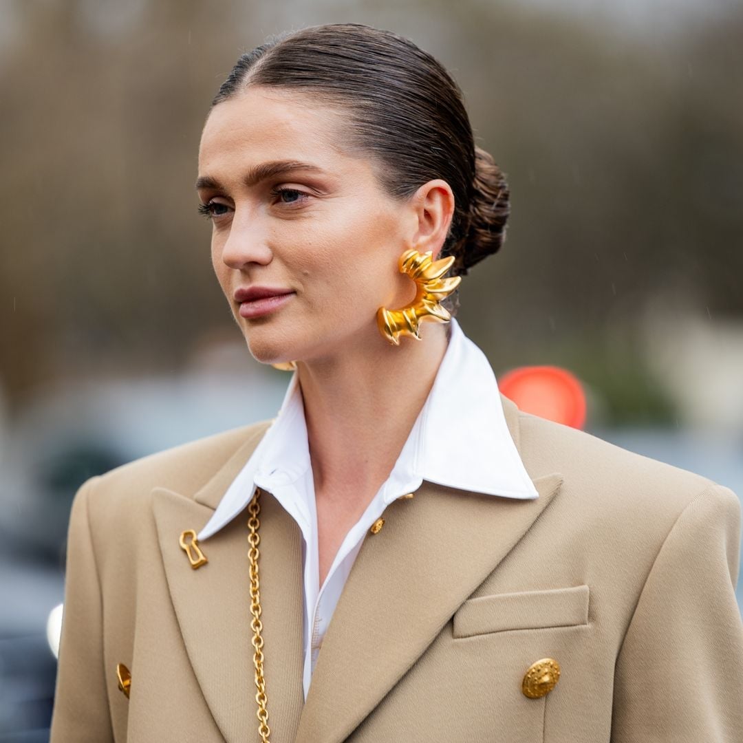 Sleek Low Bun With Middle Part Sleek Low Bun With Middle Part — Classy Trending Hairstyle