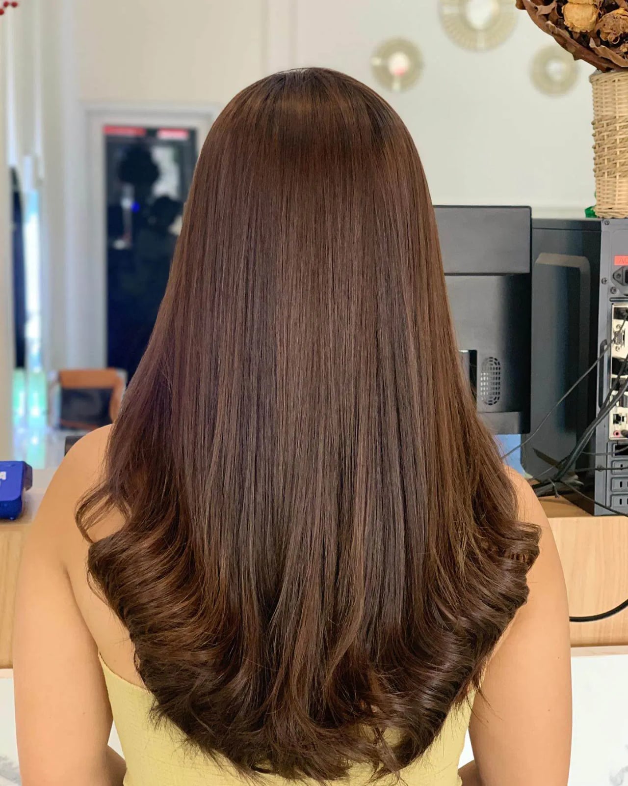 Mid-Back U-Shape Hemline Mid-Back U-Shape Hemline — Classy U Shape Haircuts