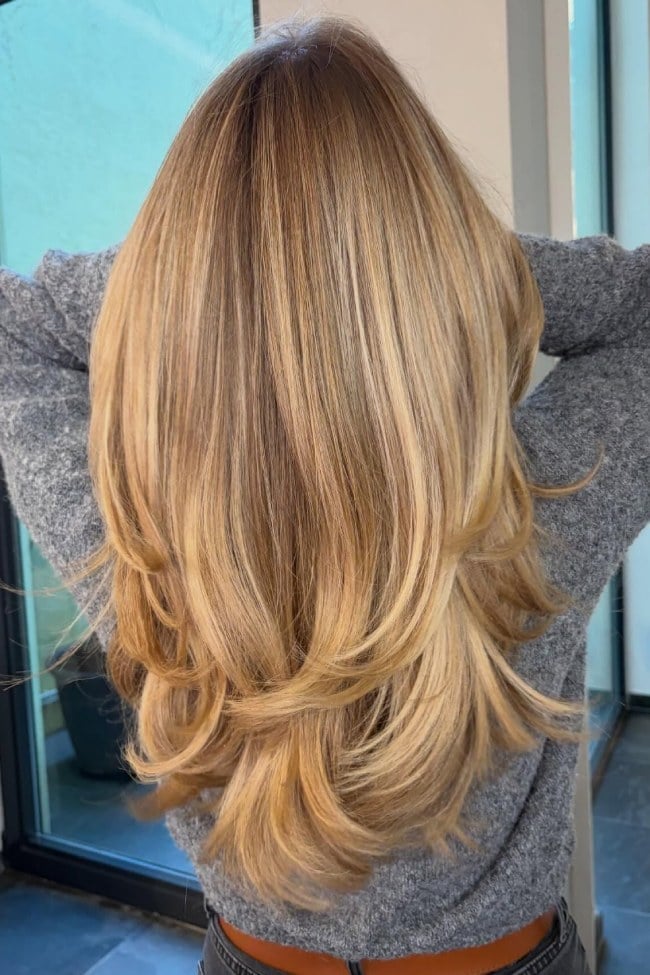 Mid-Back Honey Blonde With U-Shaped Layers Mid-Back Honey Blonde With U-Shaped Layers — Classy U Shape Haircuts