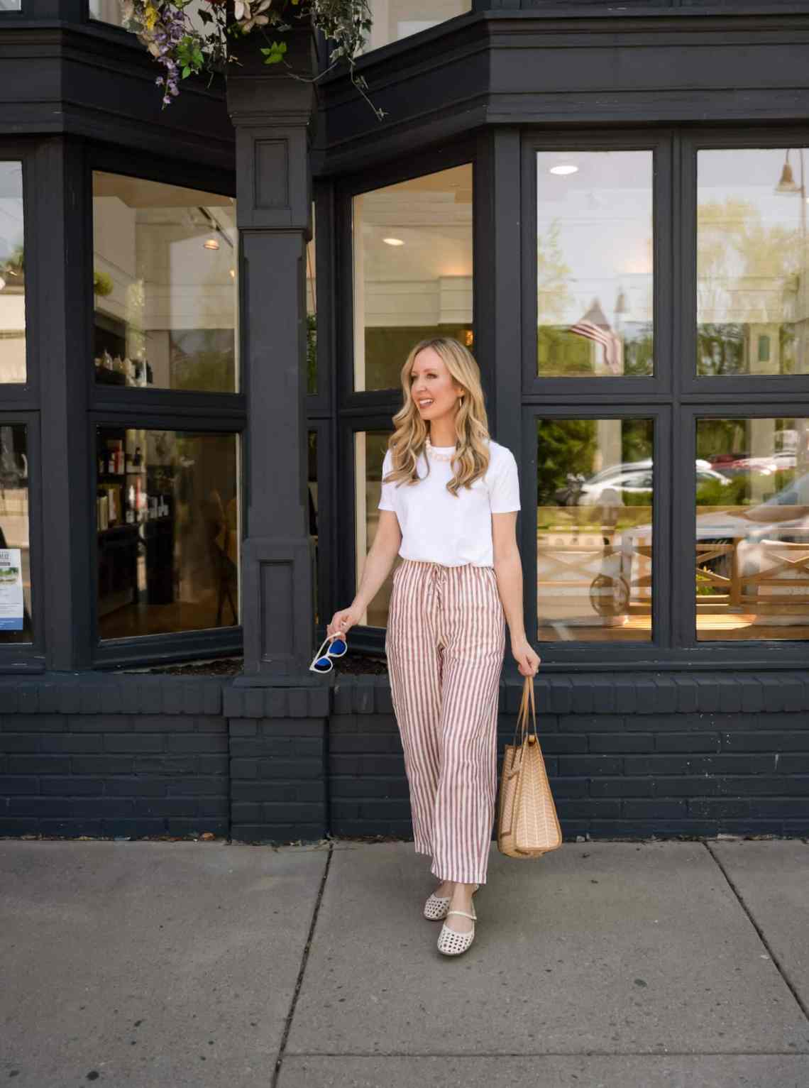 Striped Linen Pants for Casual Daytime Striped Linen Pants for Casual Daytime — Classy Under Outfits