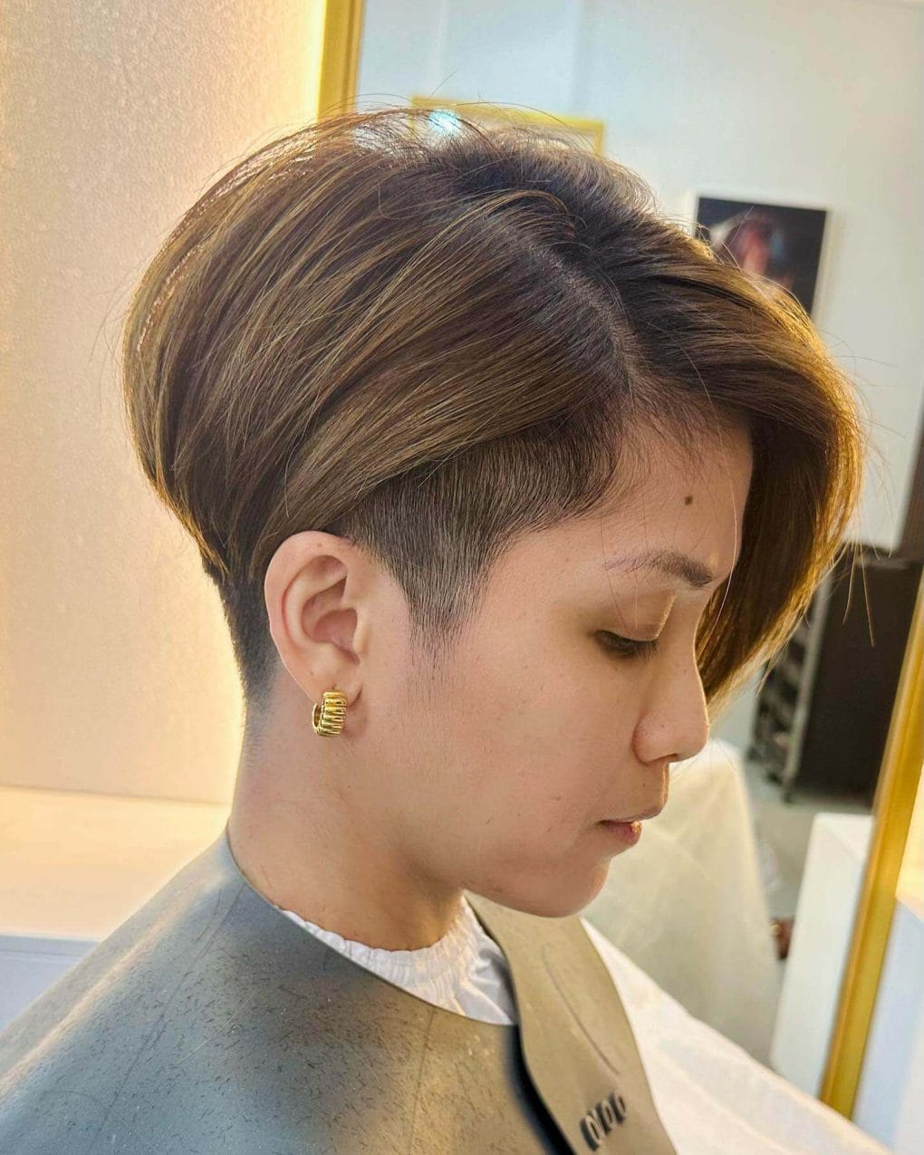 Medium Brown Pixie With Blonde Highlights And Forward Sweep Medium Brown Pixie With Blonde Highlights And Forward Sweep — Classy Undercut Pixie